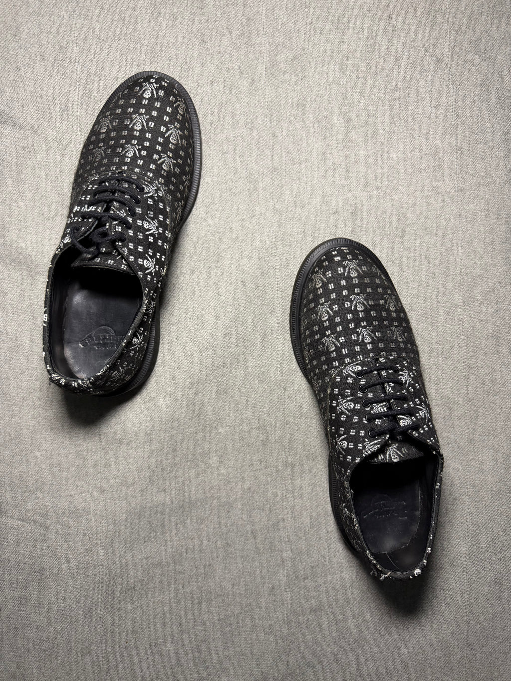 Dr. Martens Briar Skull & Crossbones Canvas
Oxford Shoes (EU 36 UK 6.5)