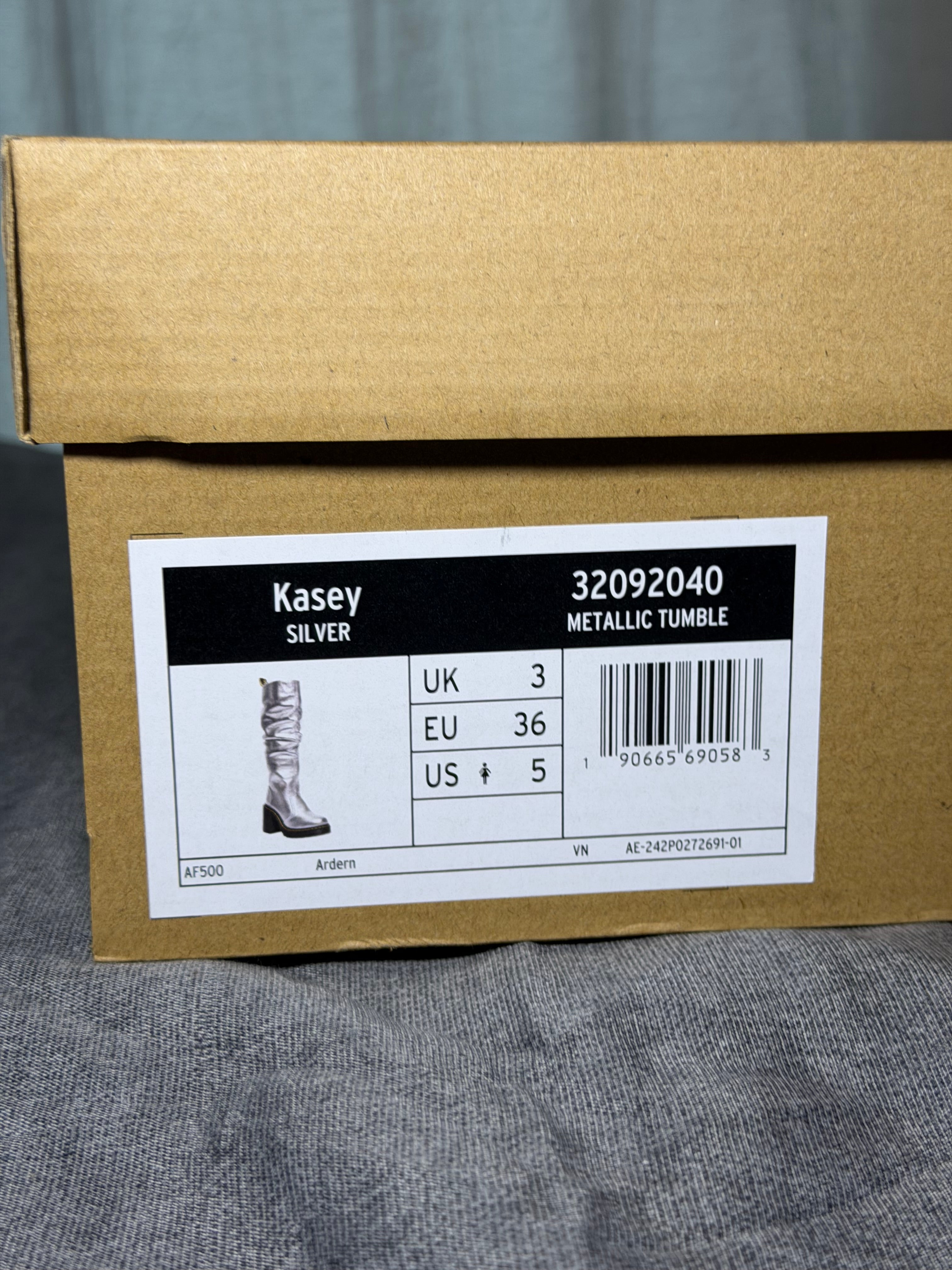 Dr. Martens Kasey Silver Metallic Slouch Heeled
Boots EU 36