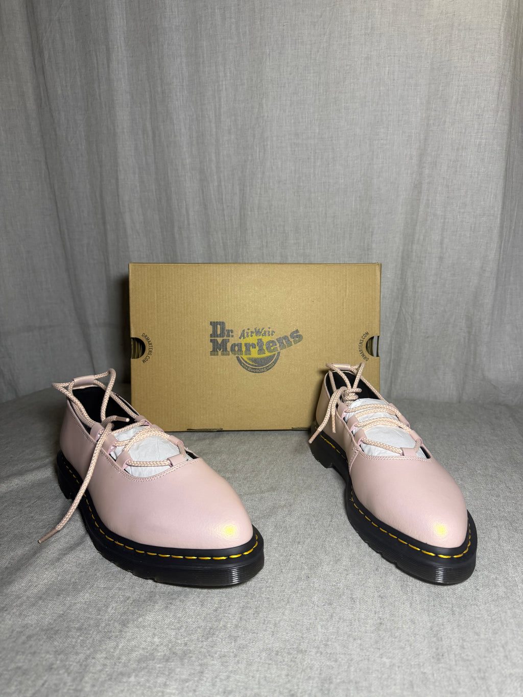Dr. Martens Elphie II Pointed Lace-Up Shoes
Powder Pink EU 43 UK 9 US 11 Women