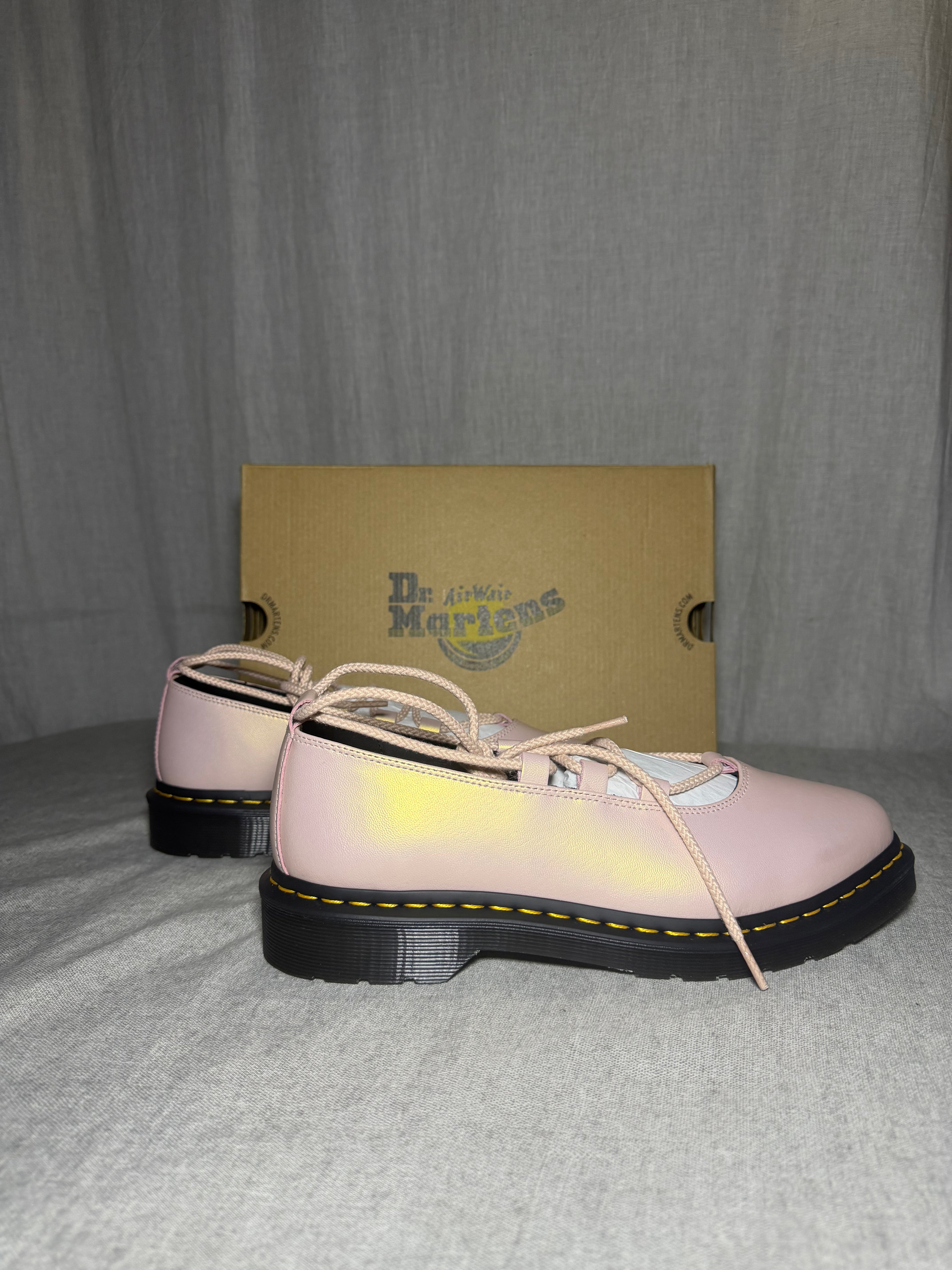 Dr. Martens Elphie II Pointed Lace-Up Shoes
Powder Pink EU 43 UK 9 US 11 Women