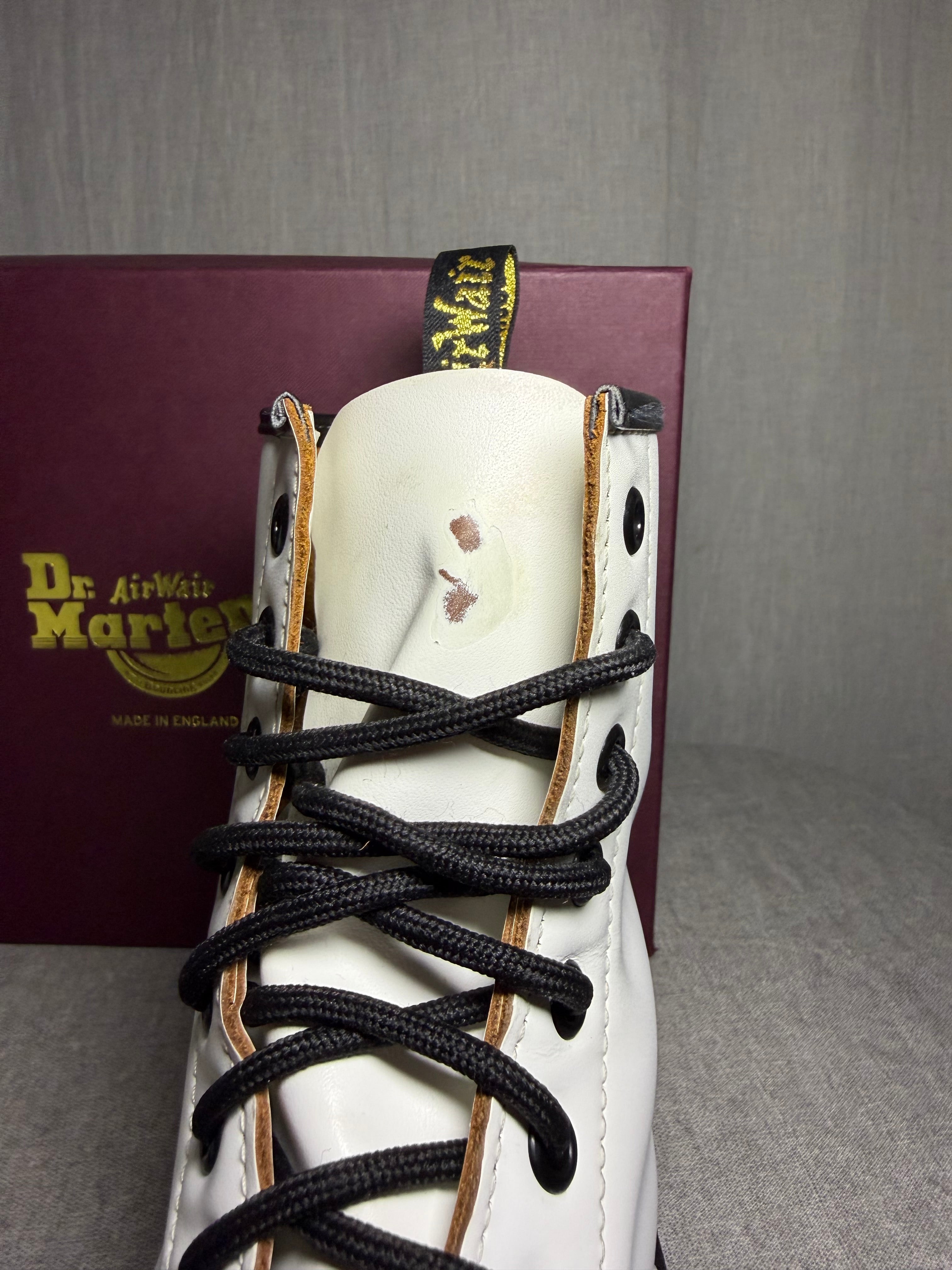 Dr. Martens 1460 Toe Cap Bex Made in England
EU 38 - Good Condition with original packaging