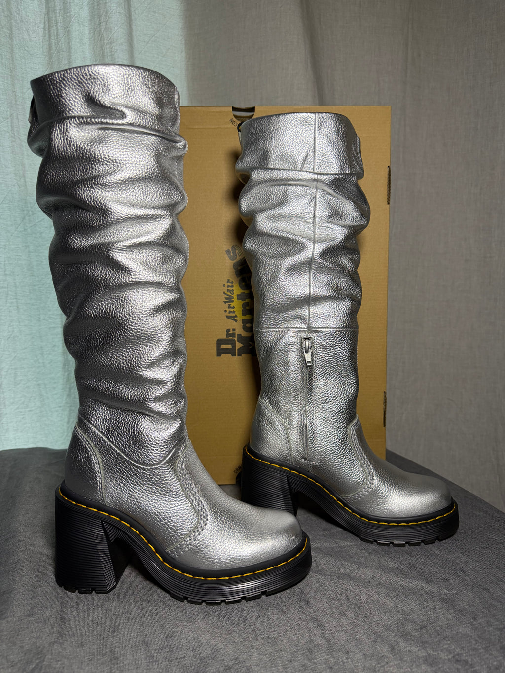 Dr. Martens Kasey Silver Metallic Slouch Heeled
Boots EU 36