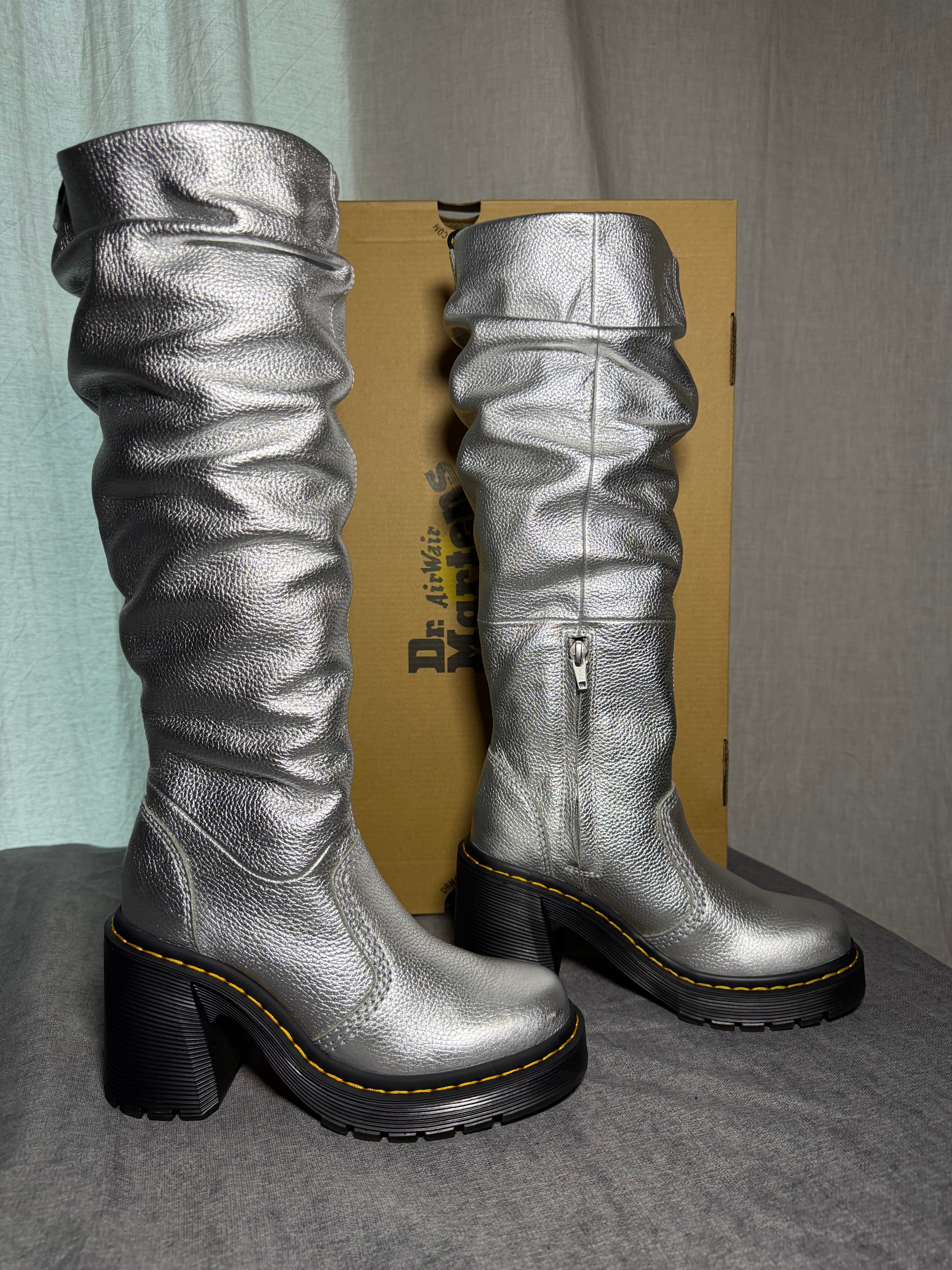 Dr. Martens Kasey Silver Metallic Slouch Heeled
Boots EU 36