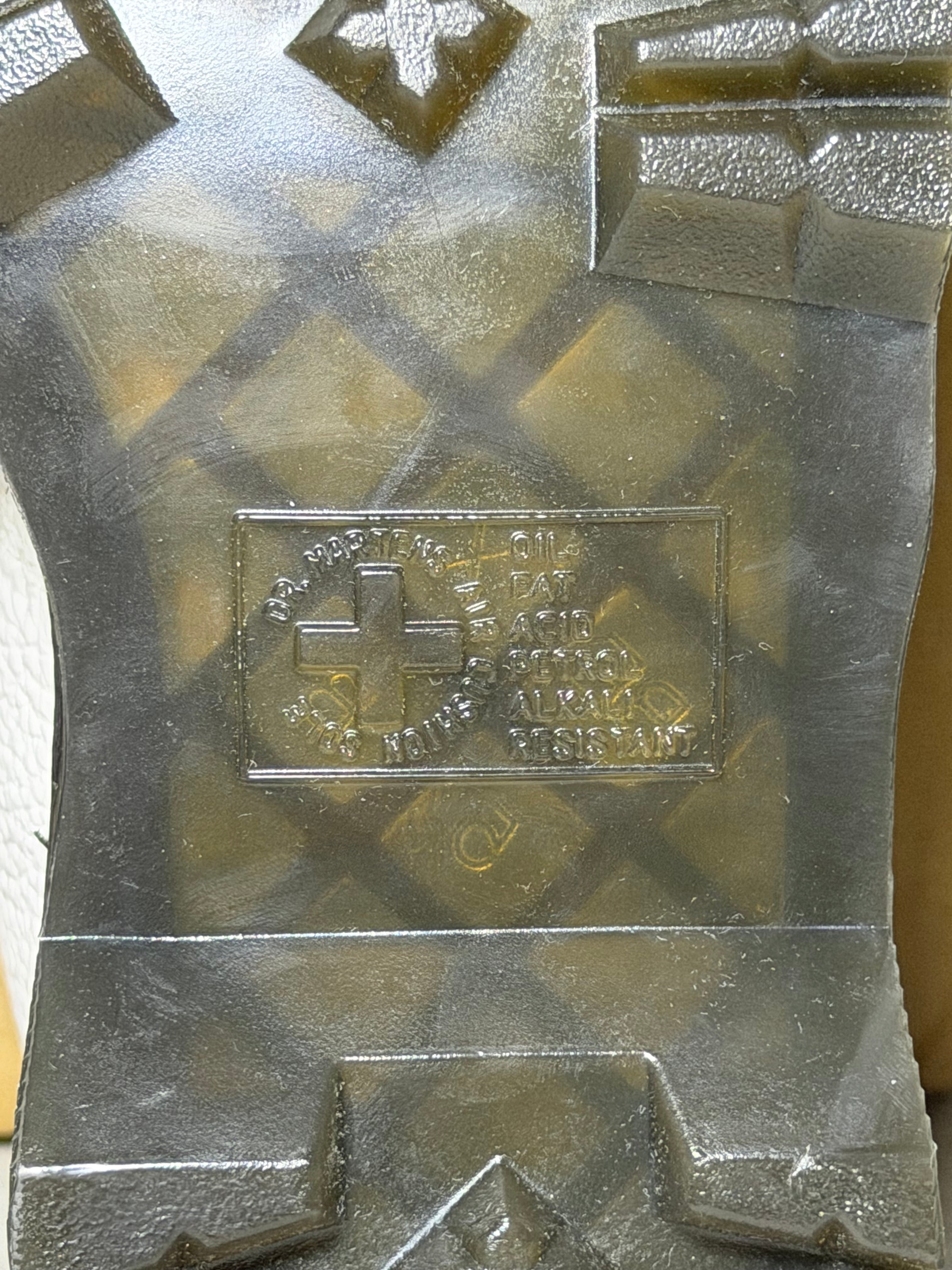 Dr. Martens Devon Flower White Pisa Leather
Platform Boots EU 38 - New in Box