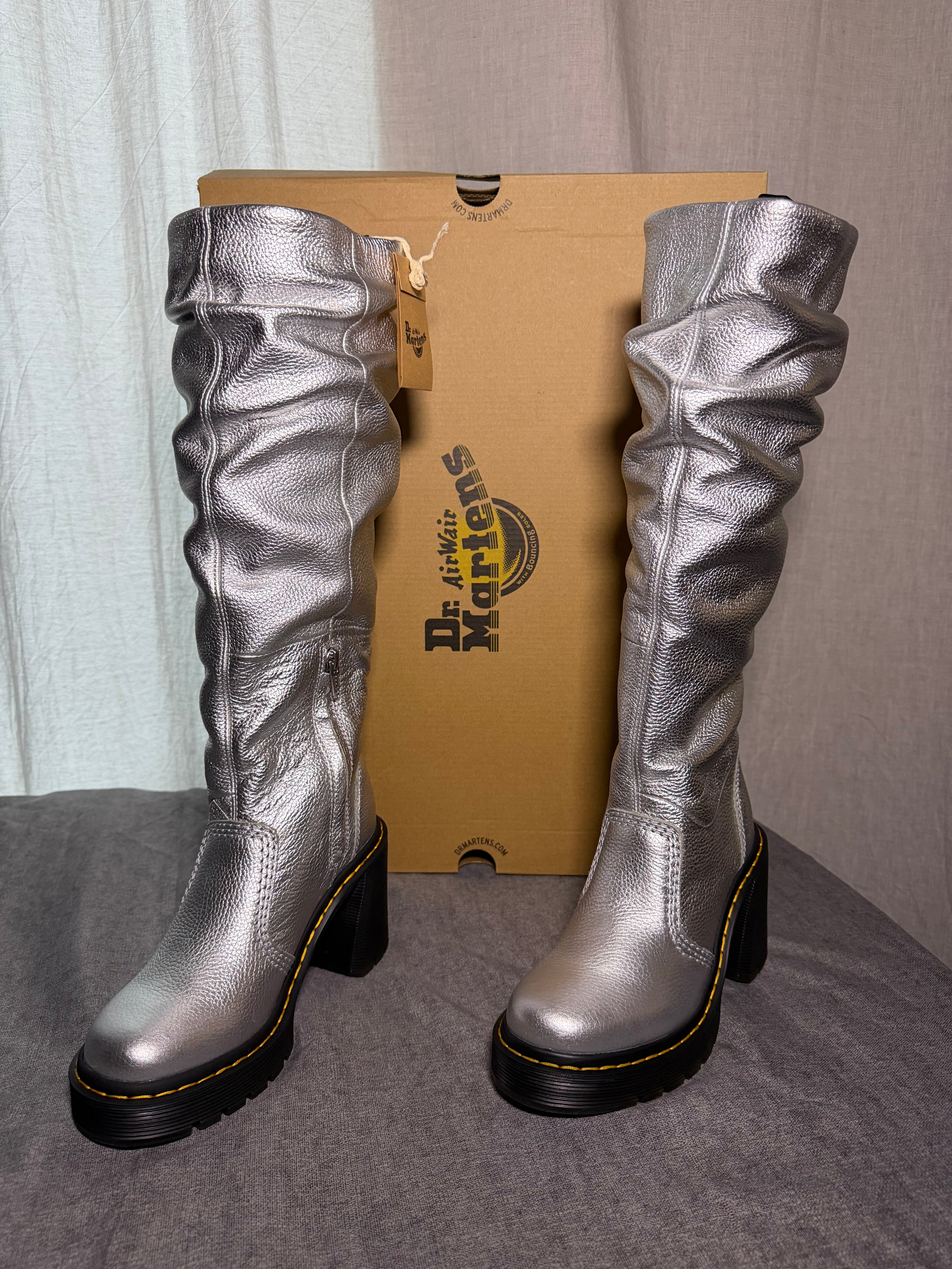 Dr. Martens Kasey Silver Metallic Slouch Heeled
Boots EU 36