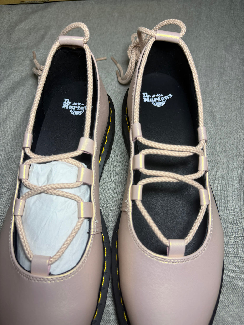 Dr. Martens Elphie II Pointed Lace-Up Shoes
Powder Pink EU 43 UK 9 US 11 Women