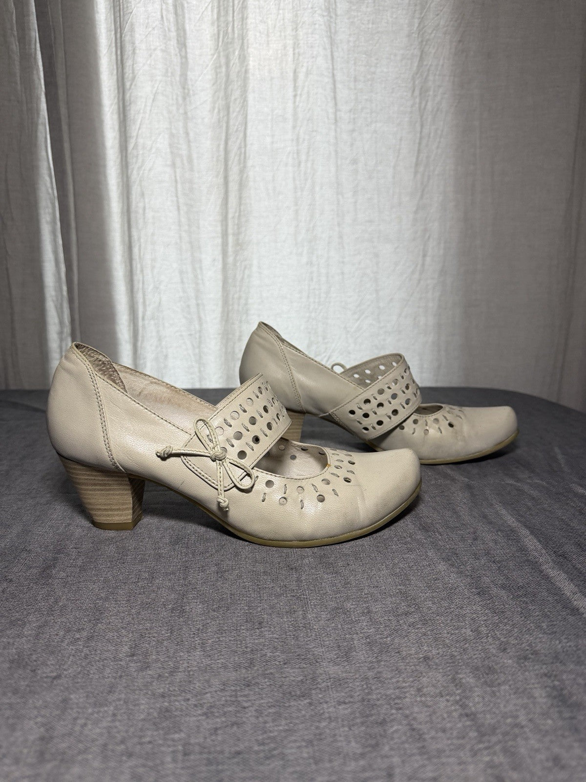 CAPRICE Cream Leather Mary Jane Heels - EUR 38.5 UK 5.5 - "Walking on Air"