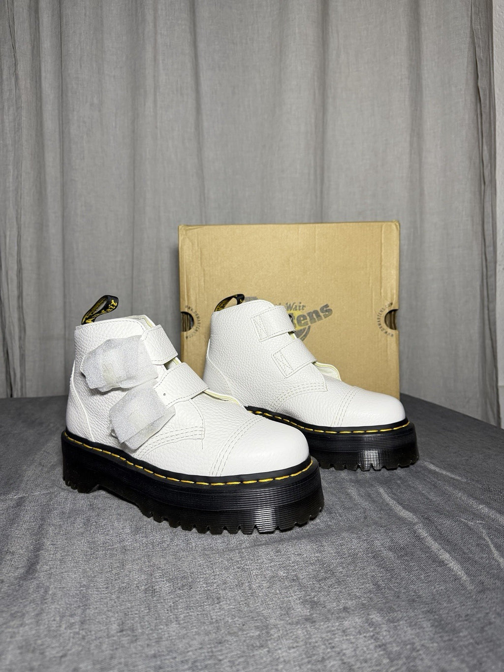 Dr. Martens Devon FLWR White Leather Platform Boots Flower Buckle EU 38