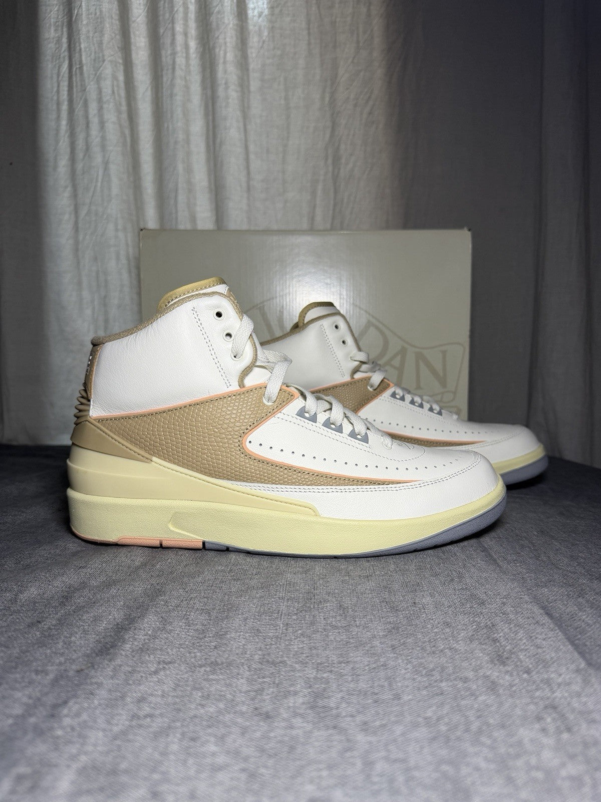 Nike Air Jordan Wmns Air Jordan 2 Retro Sail/desert-sunset Haze-muslin EU 43 
