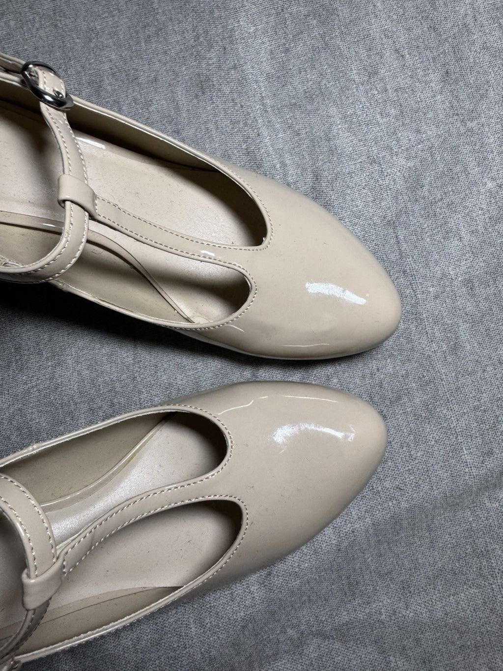 Graceland Beige Patent T-Strap Block Heel Pumps Womens Size EU 40 Vintage Style