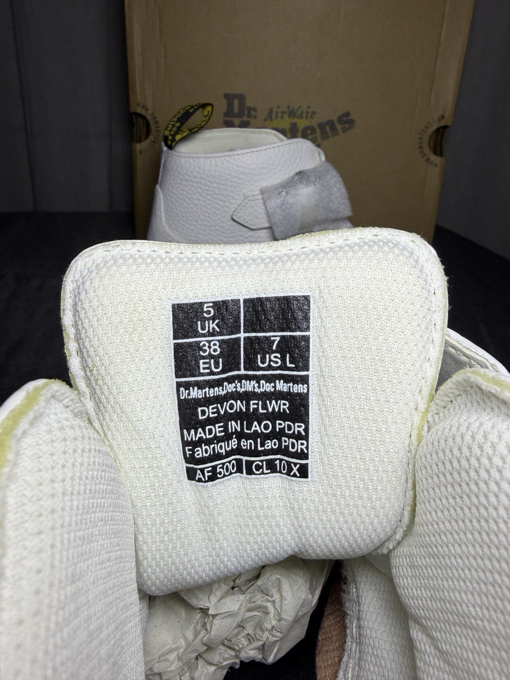 Dr. Martens Devon FLWR White Leather Platform Boots Flower Buckle EU 38