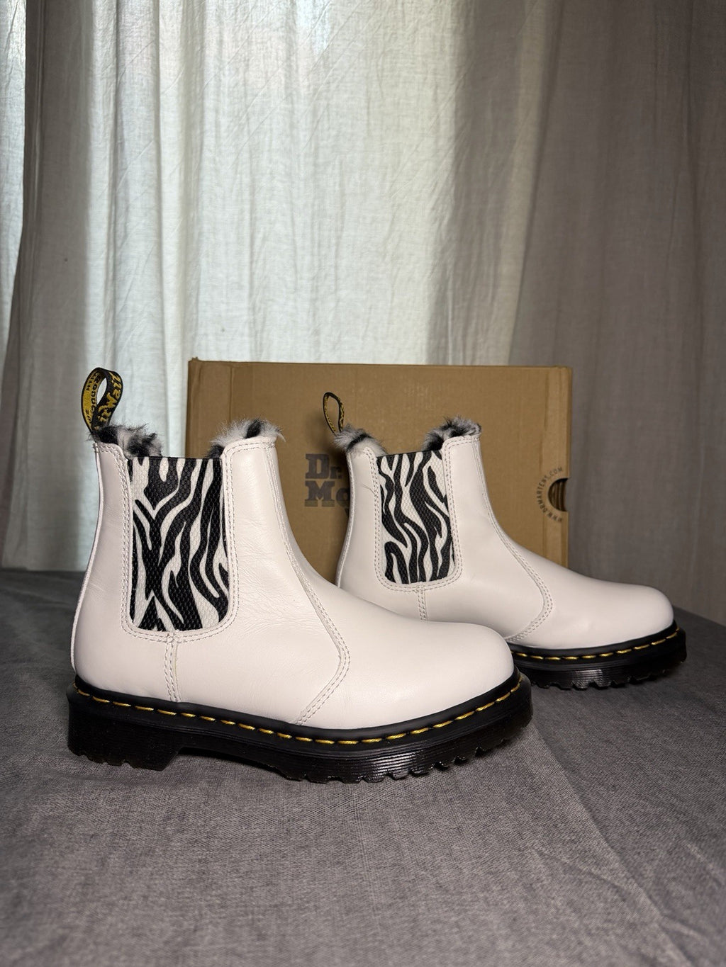 Dr. Martens 2976 Leonore Women's Faux Fur Lined Chelsea Boots White Zebra UK 4