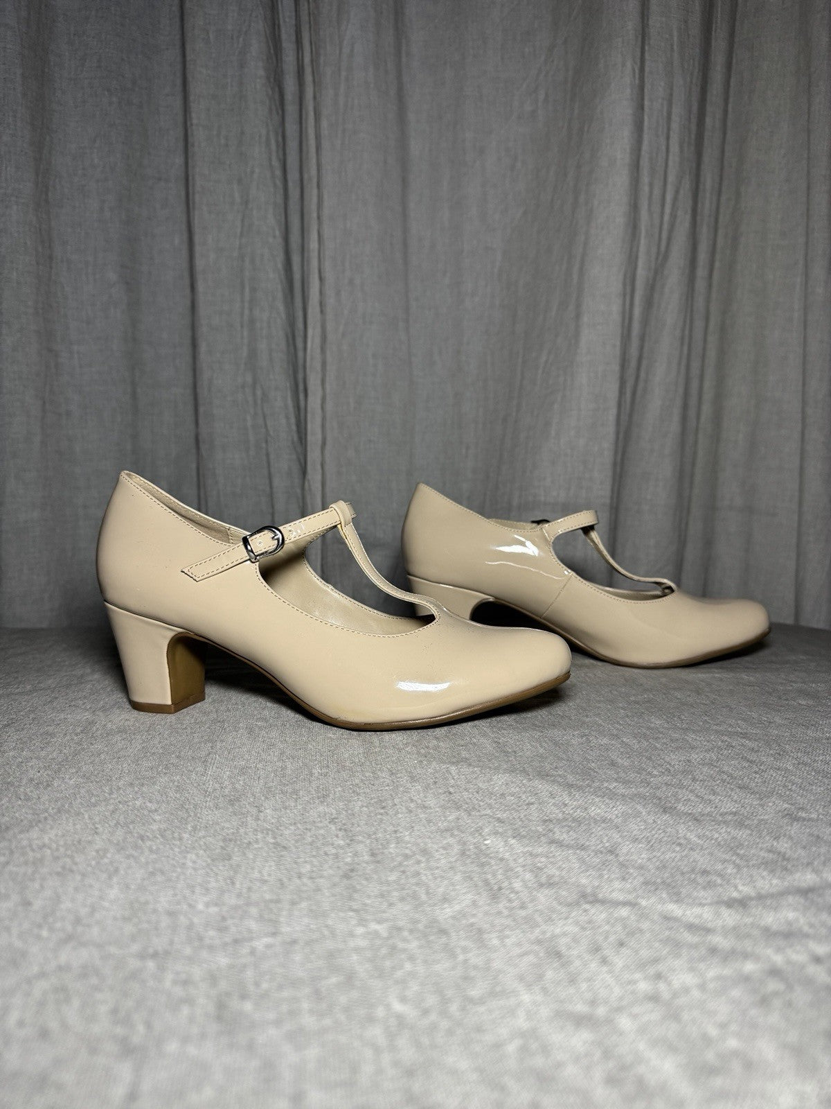 Graceland Beige Patent T-Strap Block Heel Pumps Womens Size EU 40 Vintage Style
