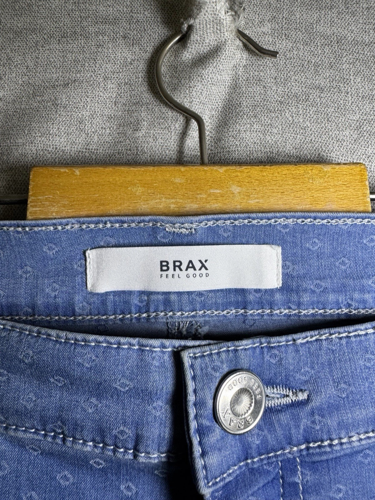 Brax Feel Good Shakira Women's Jeans Size US 31/30 Blue Geometric Pattern