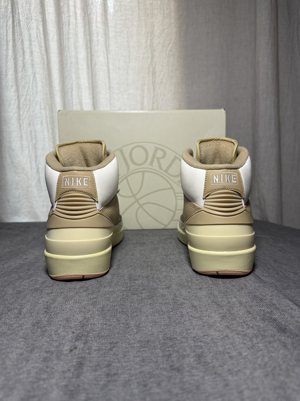 Nike Air Jordan Wmns Air Jordan 2 Retro Sail/desert-sunset Haze-muslin EU 43 