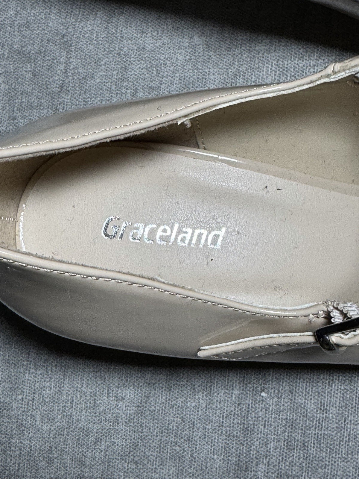 Graceland Beige Patent T-Strap Block Heel Pumps Womens Size EU 40 Vintage Style