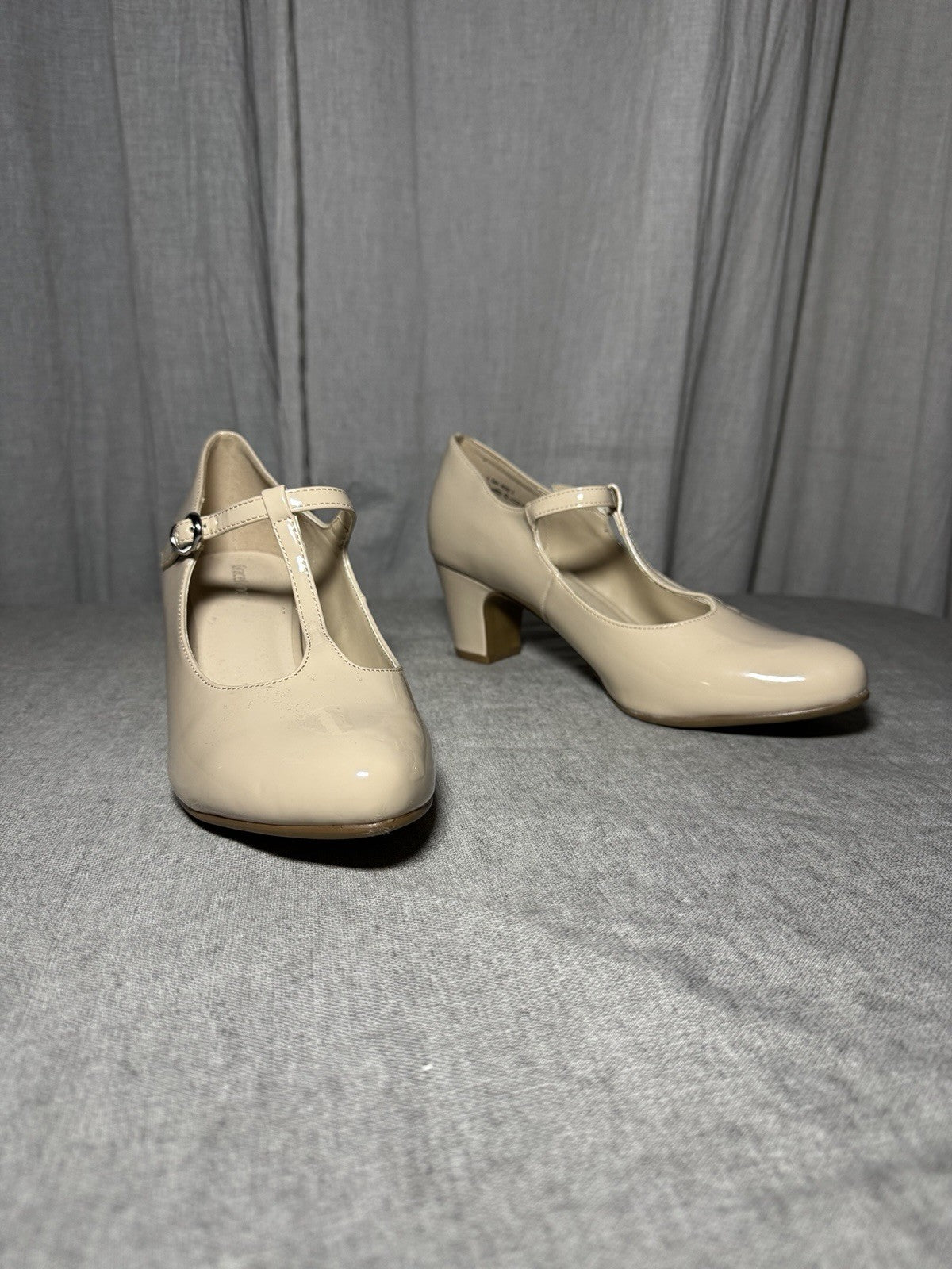 Graceland Beige Patent T-Strap Block Heel Pumps Womens Size EU 40 Vintage Style