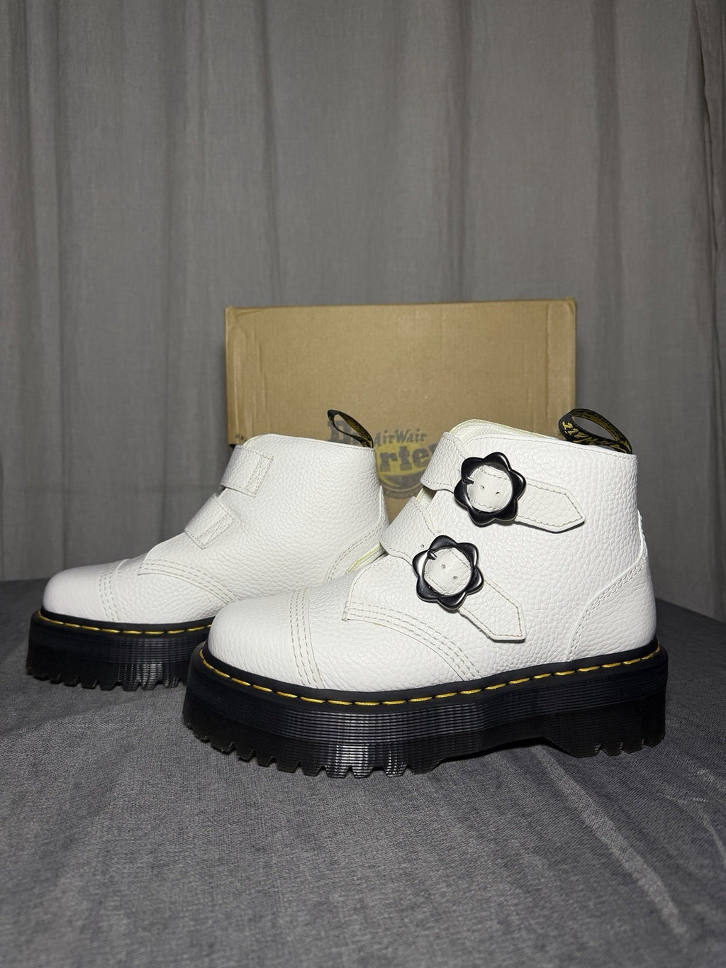 Dr. Martens Devon FLWR White Leather Platform Boots Flower Buckle EU 38