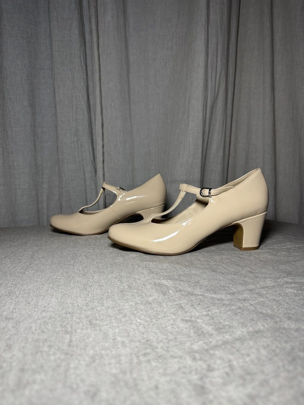 Graceland Beige Patent T-Strap Block Heel Pumps Womens Size EU 40 Vintage Style