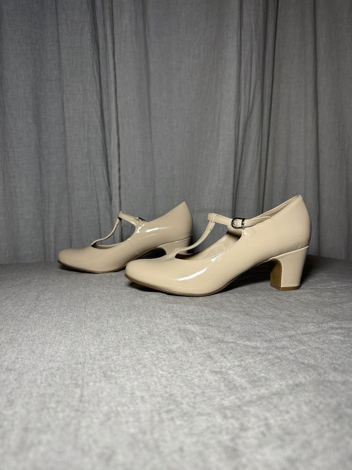 Graceland Beige Patent T-Strap Block Heel Pumps Womens Size EU 40 Vintage Style