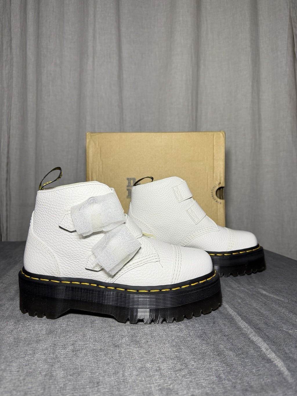 Dr. Martens Devon FLWR White Leather Platform Boots Flower Buckle EU 38