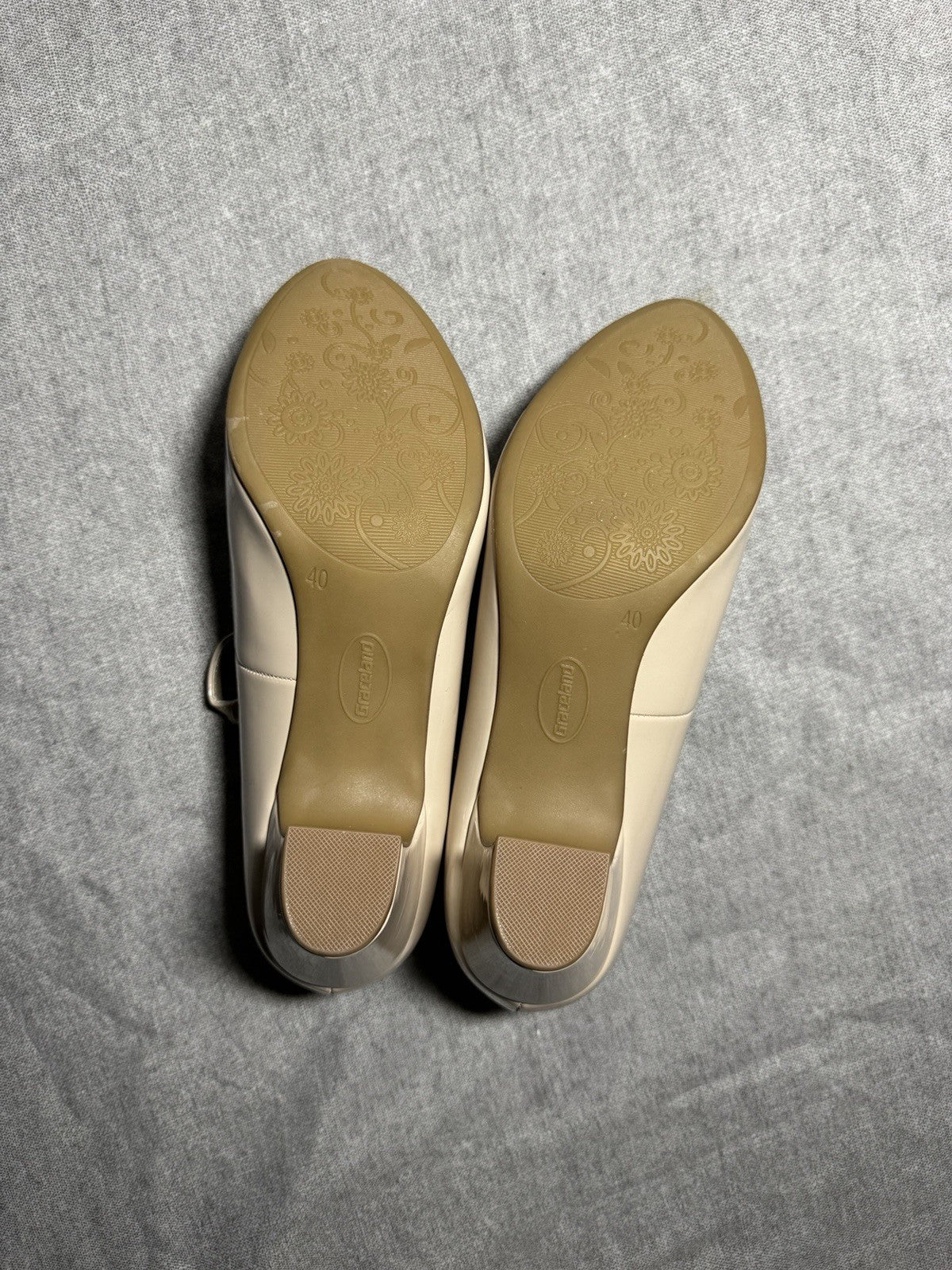 Graceland Beige Patent T-Strap Block Heel Pumps Womens Size EU 40 Vintage Style