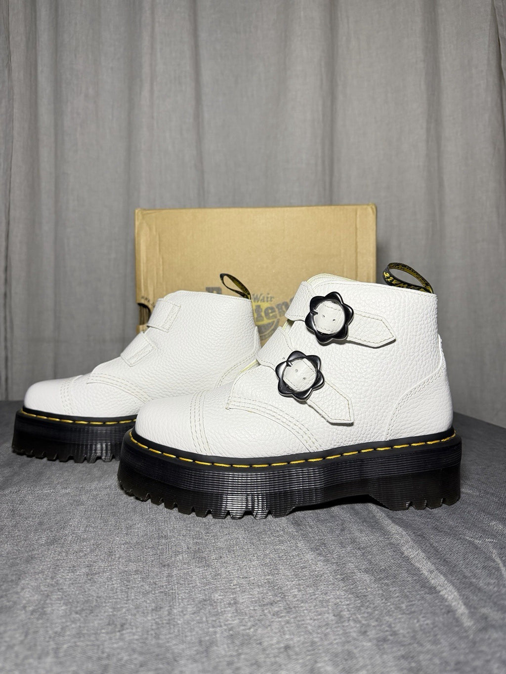 Dr. Martens Devon FLWR White Leather Platform Boots Flower Buckle EU 38