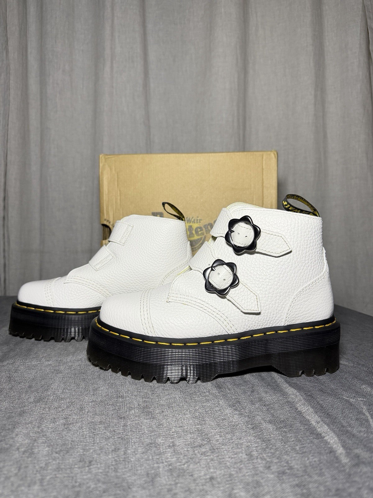 Dr. Martens Devon FLWR White Leather Platform Boots Flower Buckle EU 38