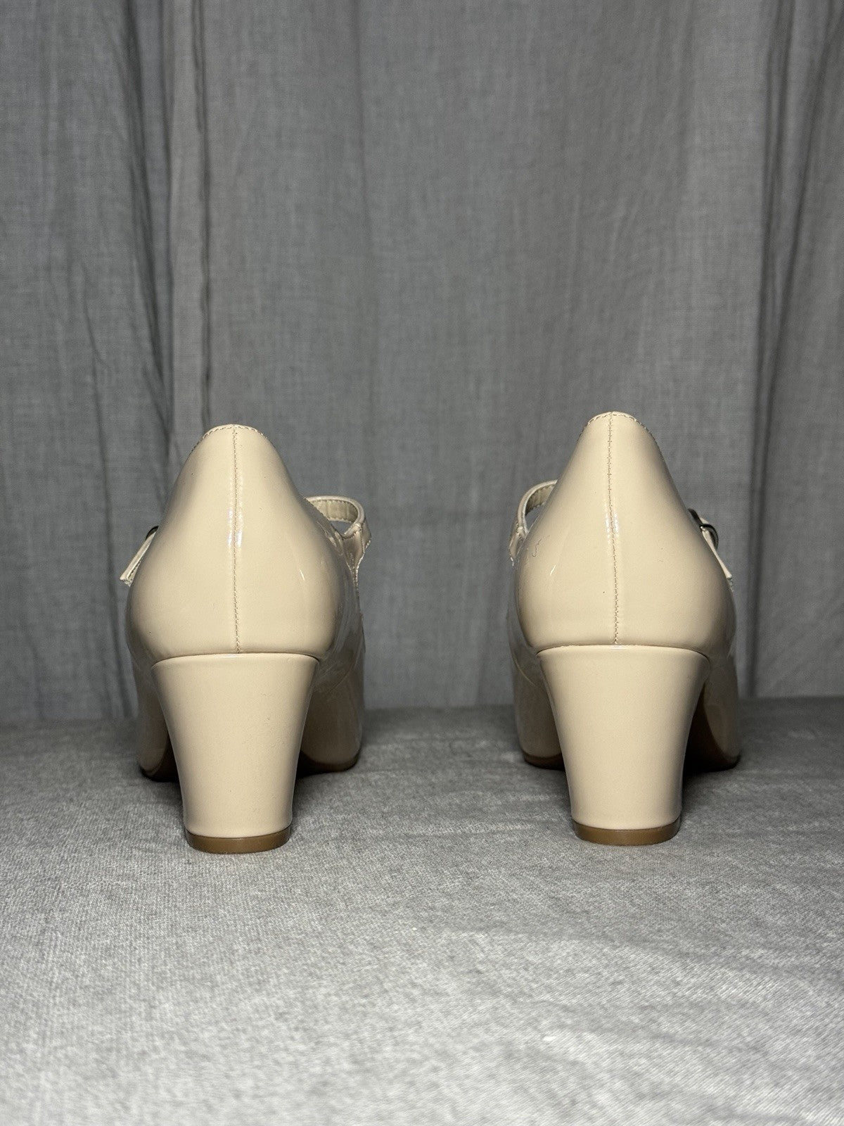 Graceland Beige Patent T-Strap Block Heel Pumps Womens Size EU 40 Vintage Style