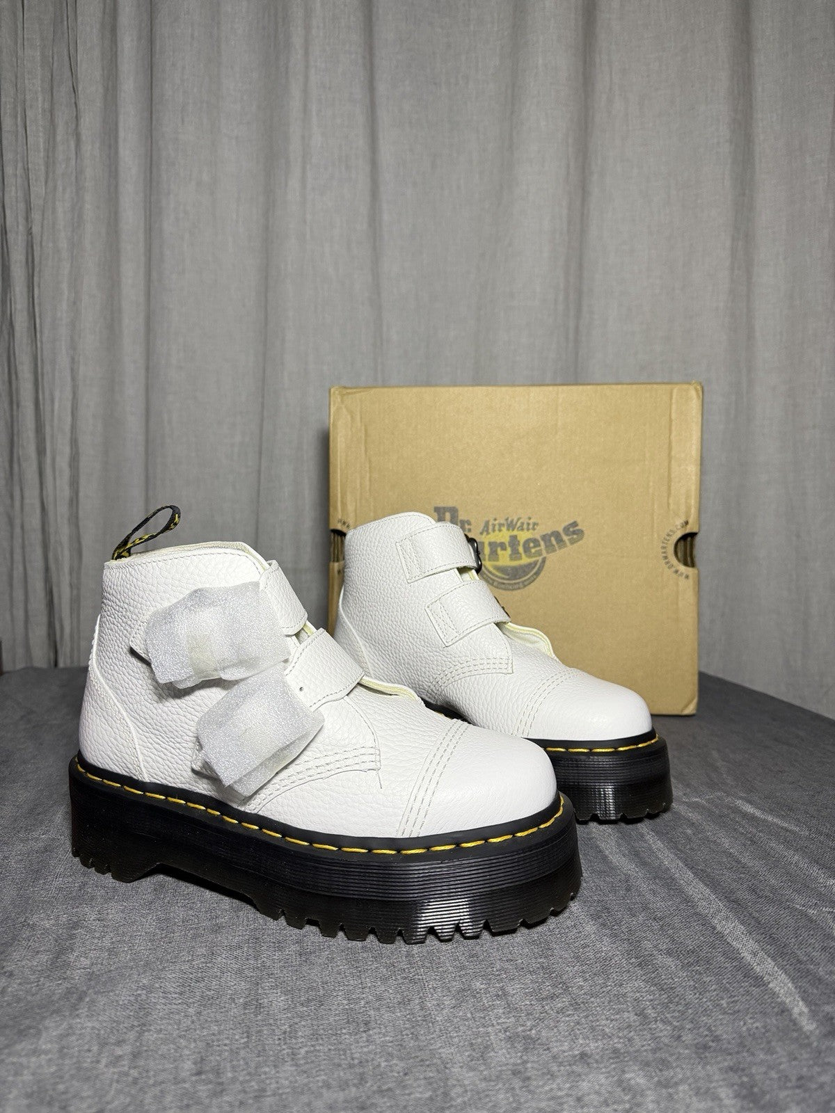 Dr. Martens Devon FLWR White Leather Platform Boots Flower Buckle EU 38