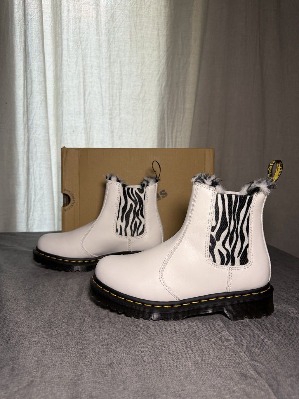 Dr. Martens 2976 Leonore Women's Faux Fur Lined Chelsea Boots White Zebra UK 4