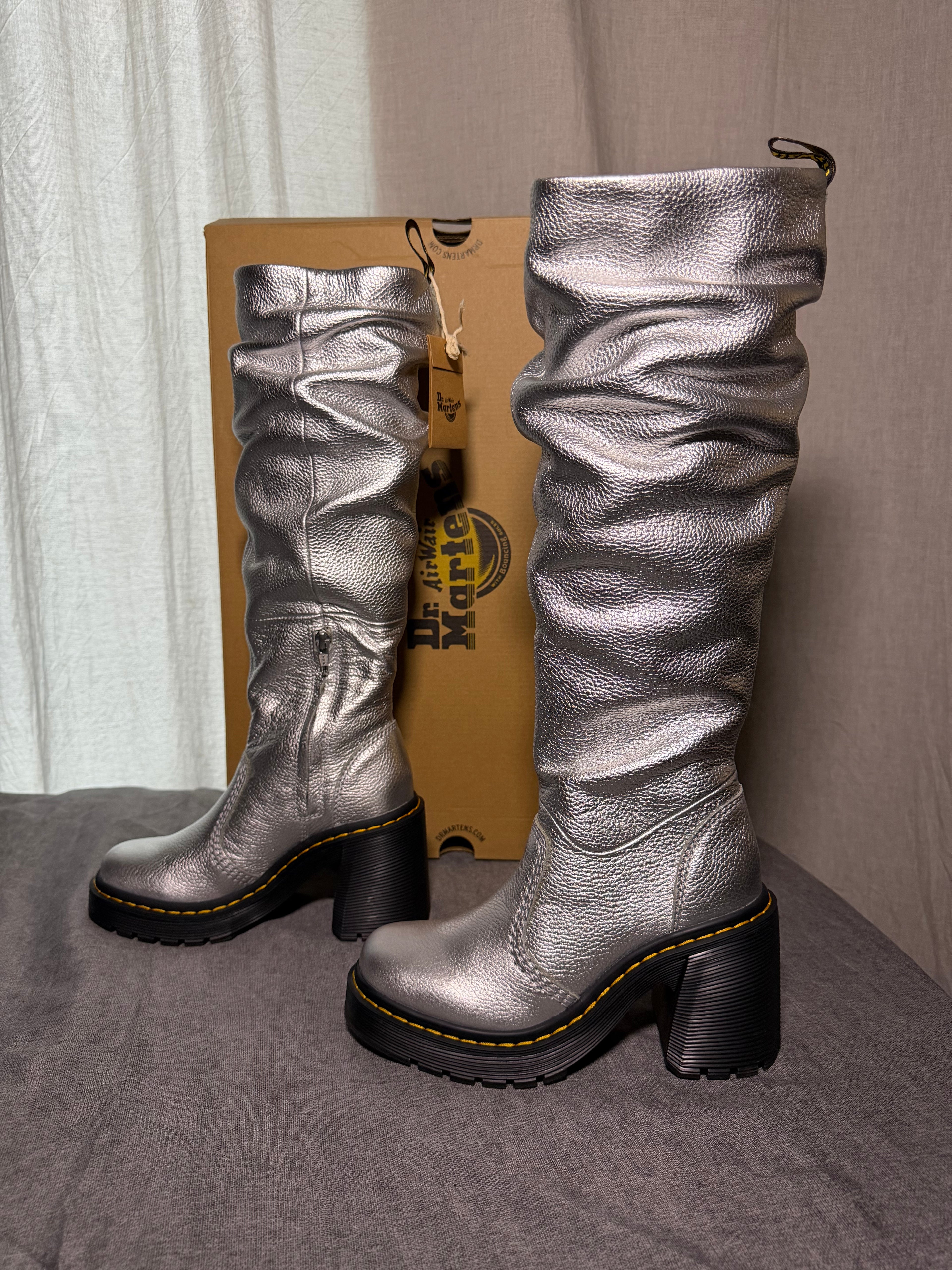 Dr. Martens Kasey Silver Metallic Slouch Heeled
Boots EU 36