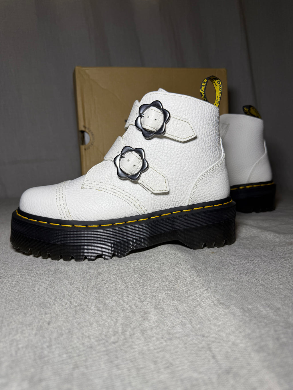 Dr. Martens Devon Flower White Pisa Leather
Platform Boots EU 38 - New in Box