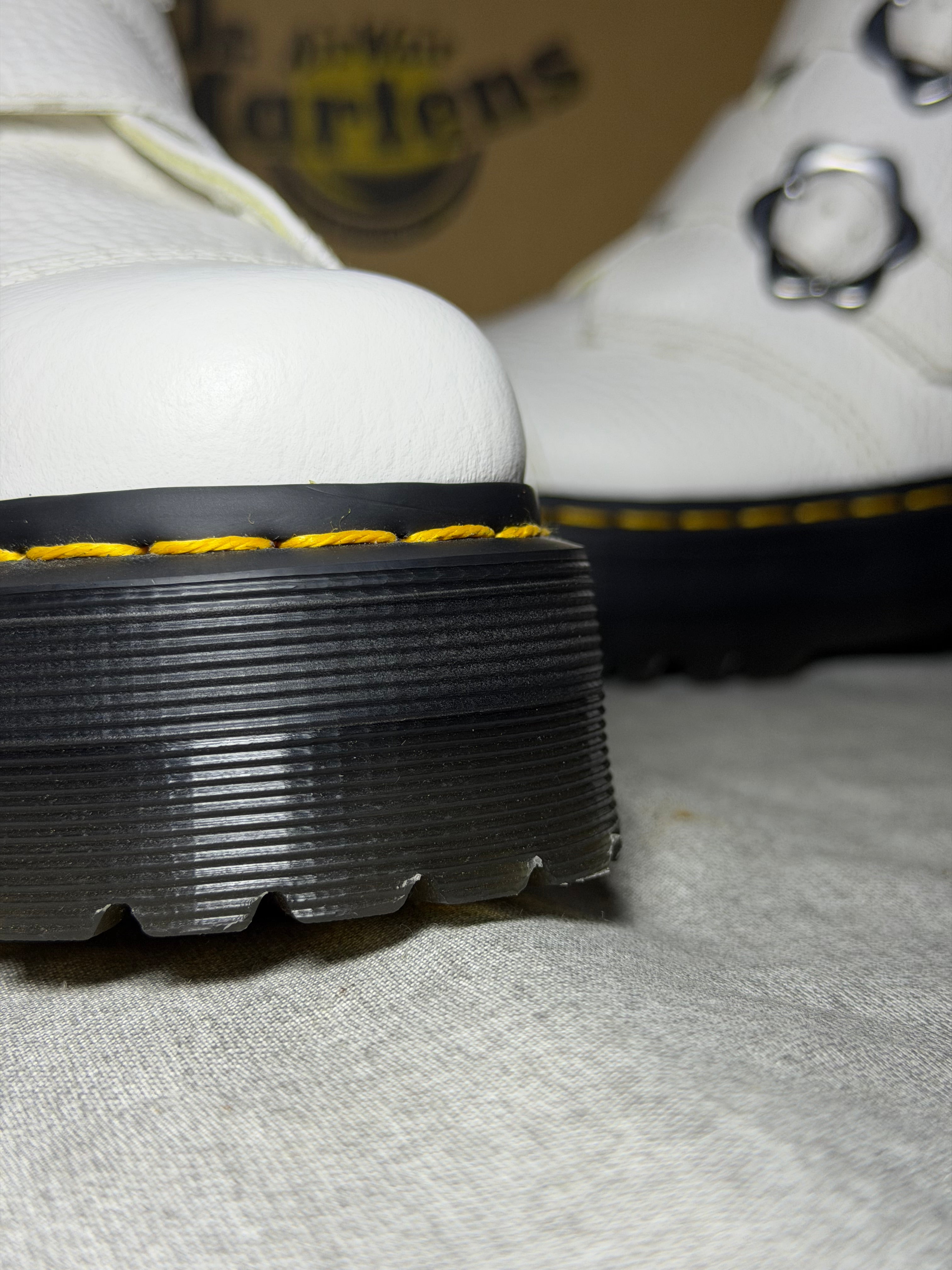 Dr. Martens Devon Flower White Pisa Leather
Platform Boots EU 38 - New in Box