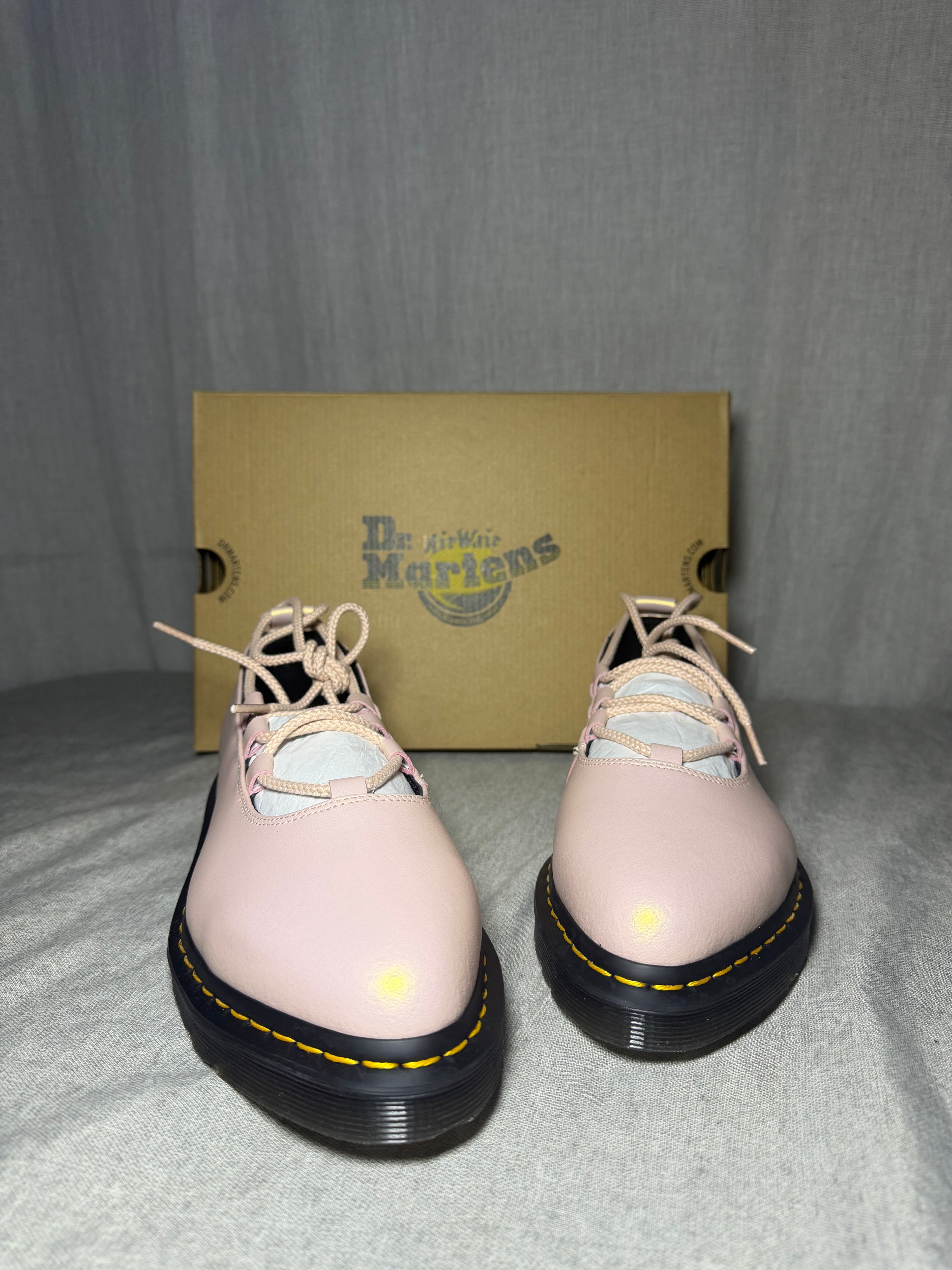 Dr. Martens Elphie II Pointed Lace-Up Shoes
Powder Pink EU 43 UK 9 US 11 Women