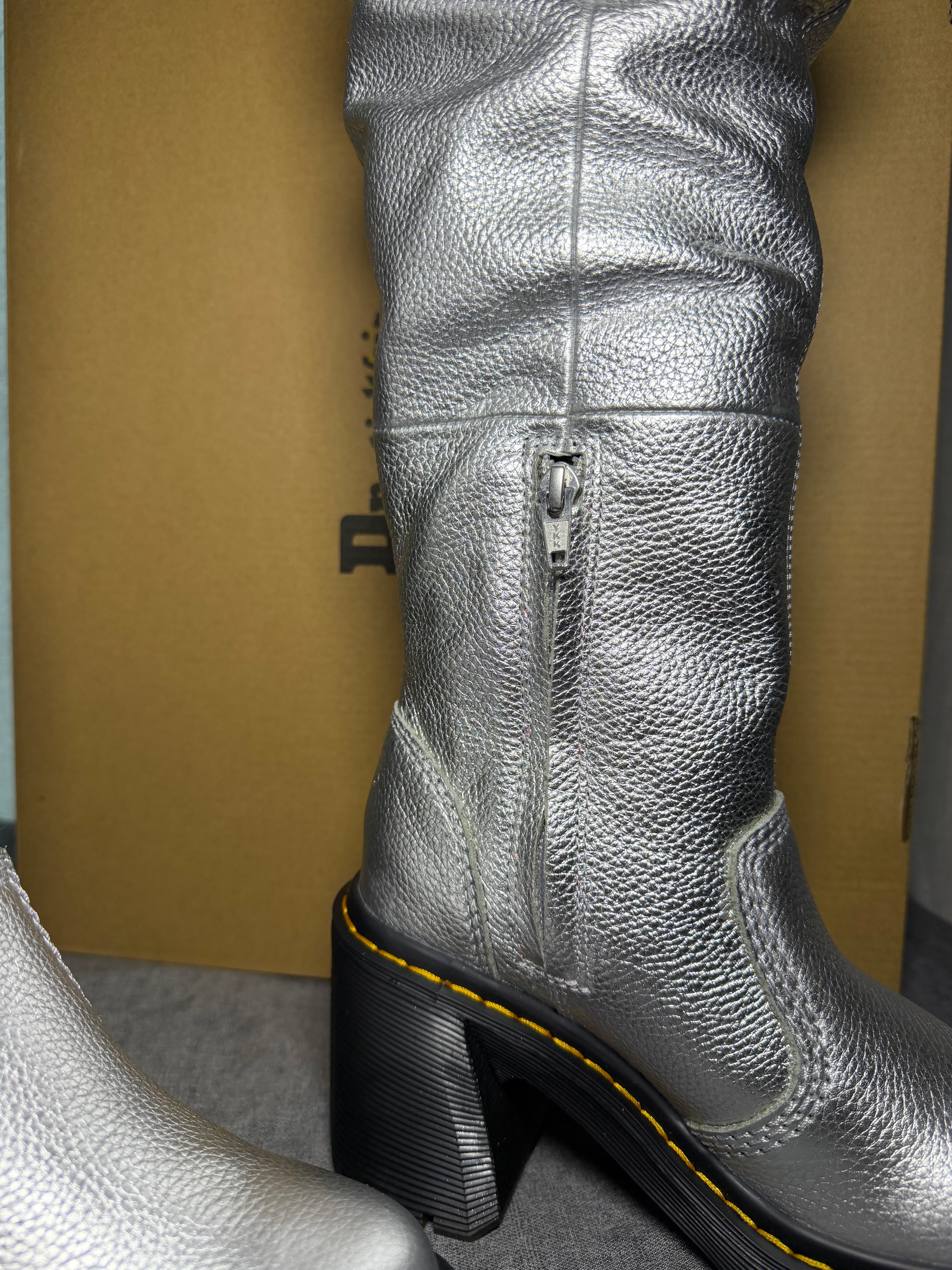 Dr. Martens Kasey Silver Metallic Slouch Heeled
Boots EU 36