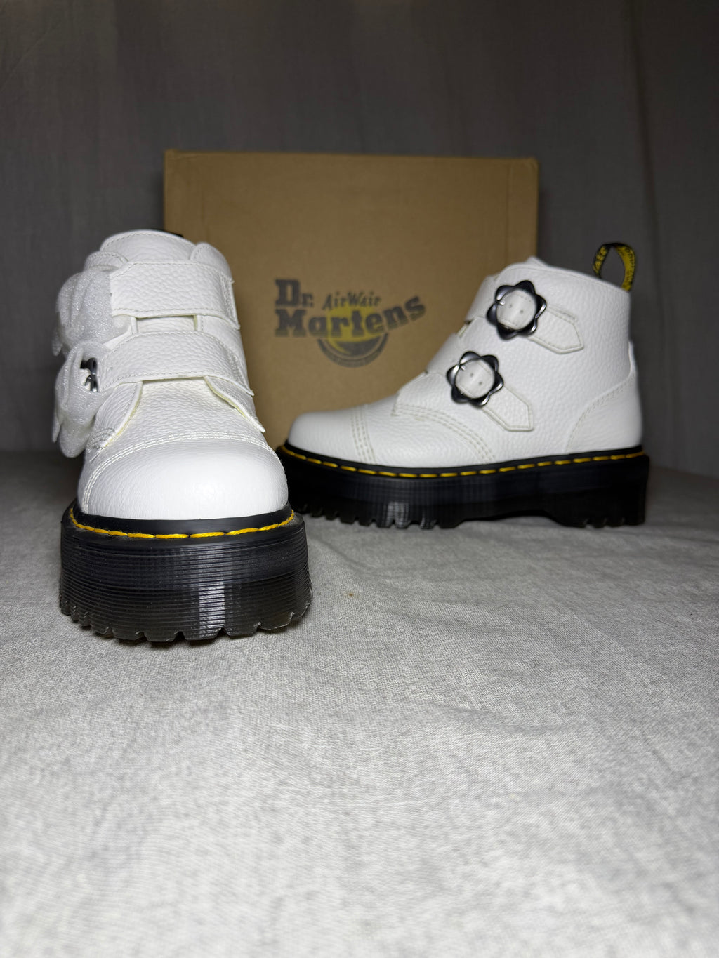 Dr. Martens Devon Flower White Pisa Leather
Platform Boots EU 38 - New in Box