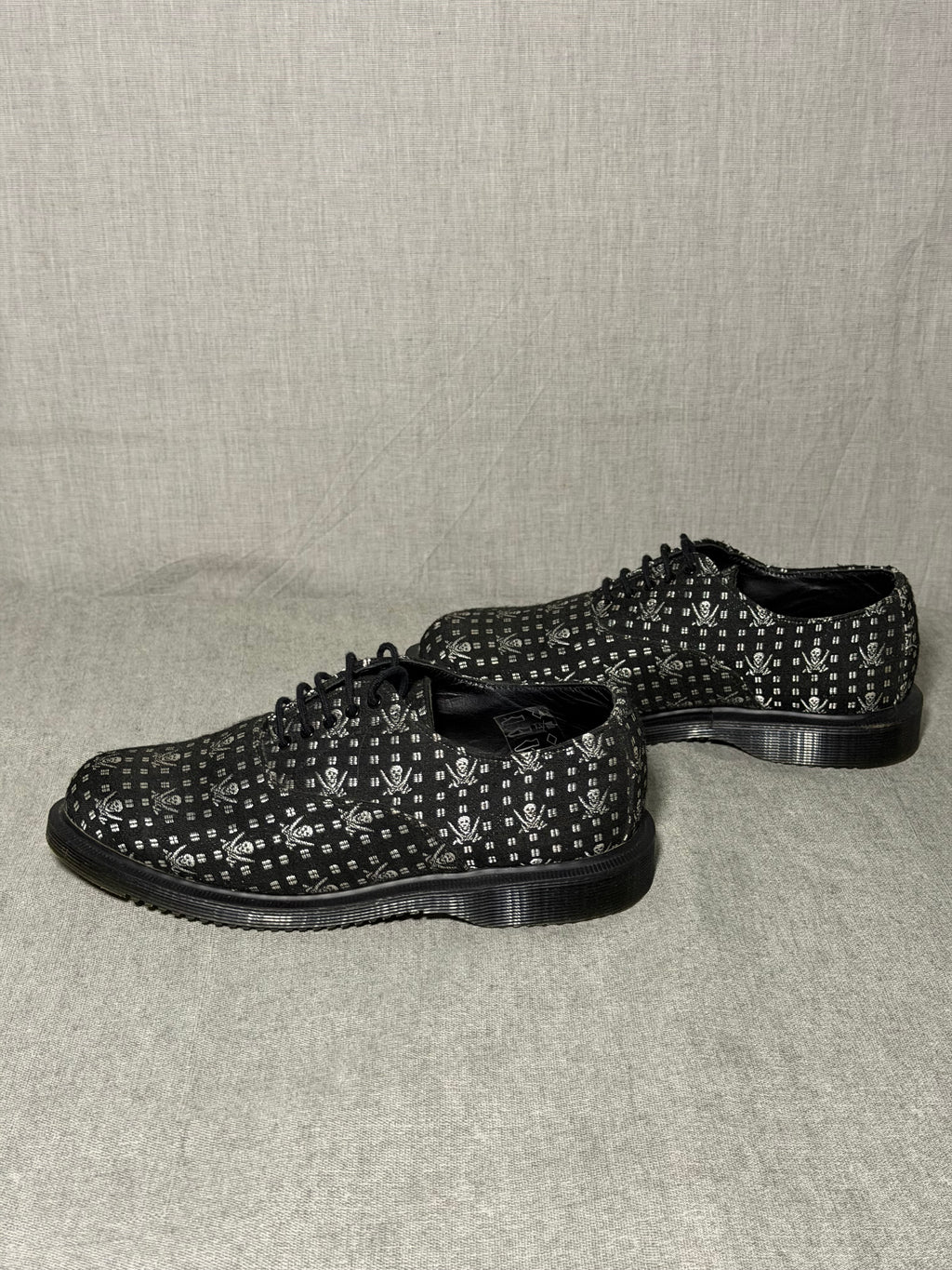 Dr. Martens Briar Skull & Crossbones Canvas
Oxford Shoes (EU 36 UK 6.5)