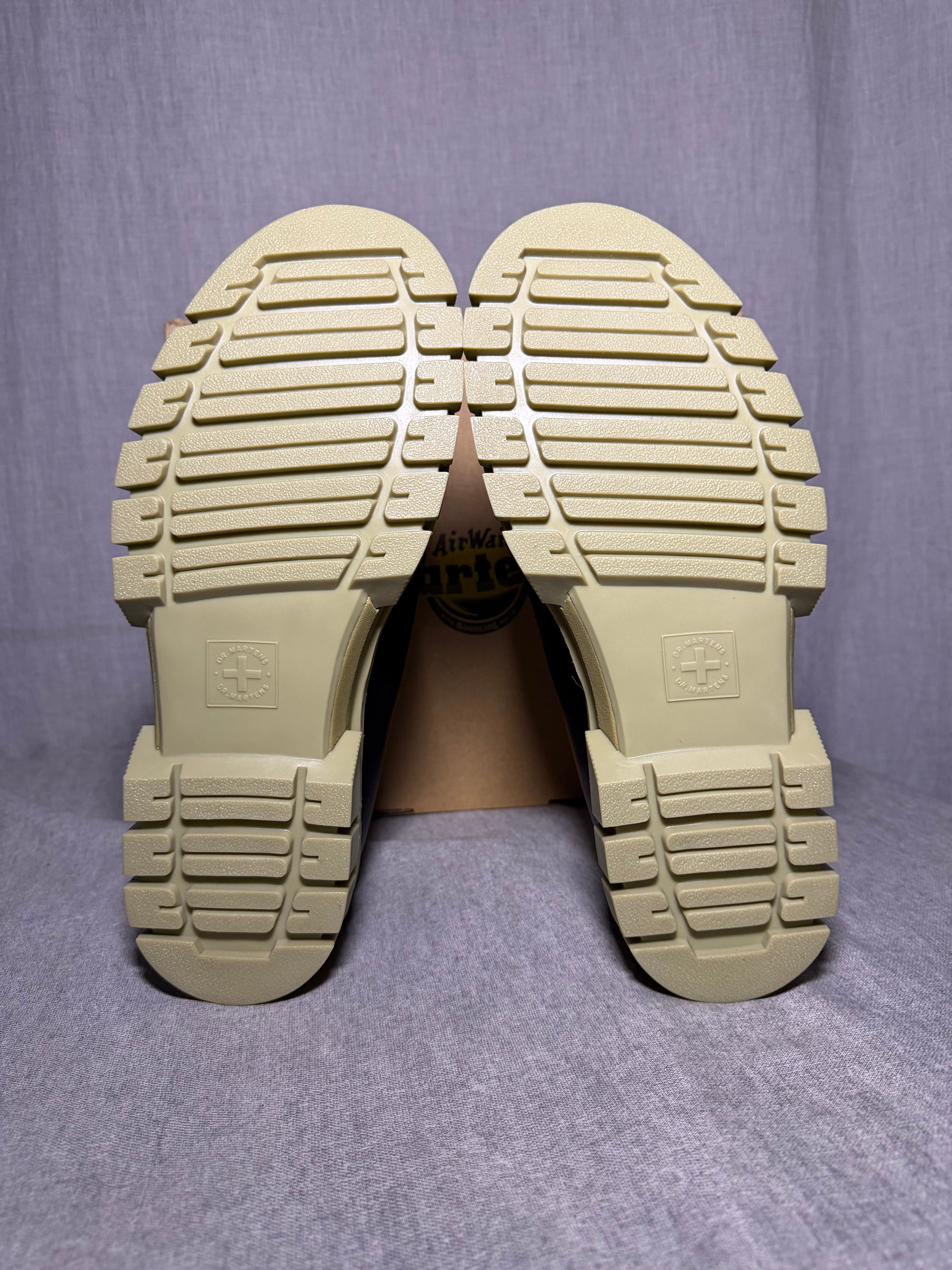 Dr. Martens Rikard 3i Platform Shoes
EU 42