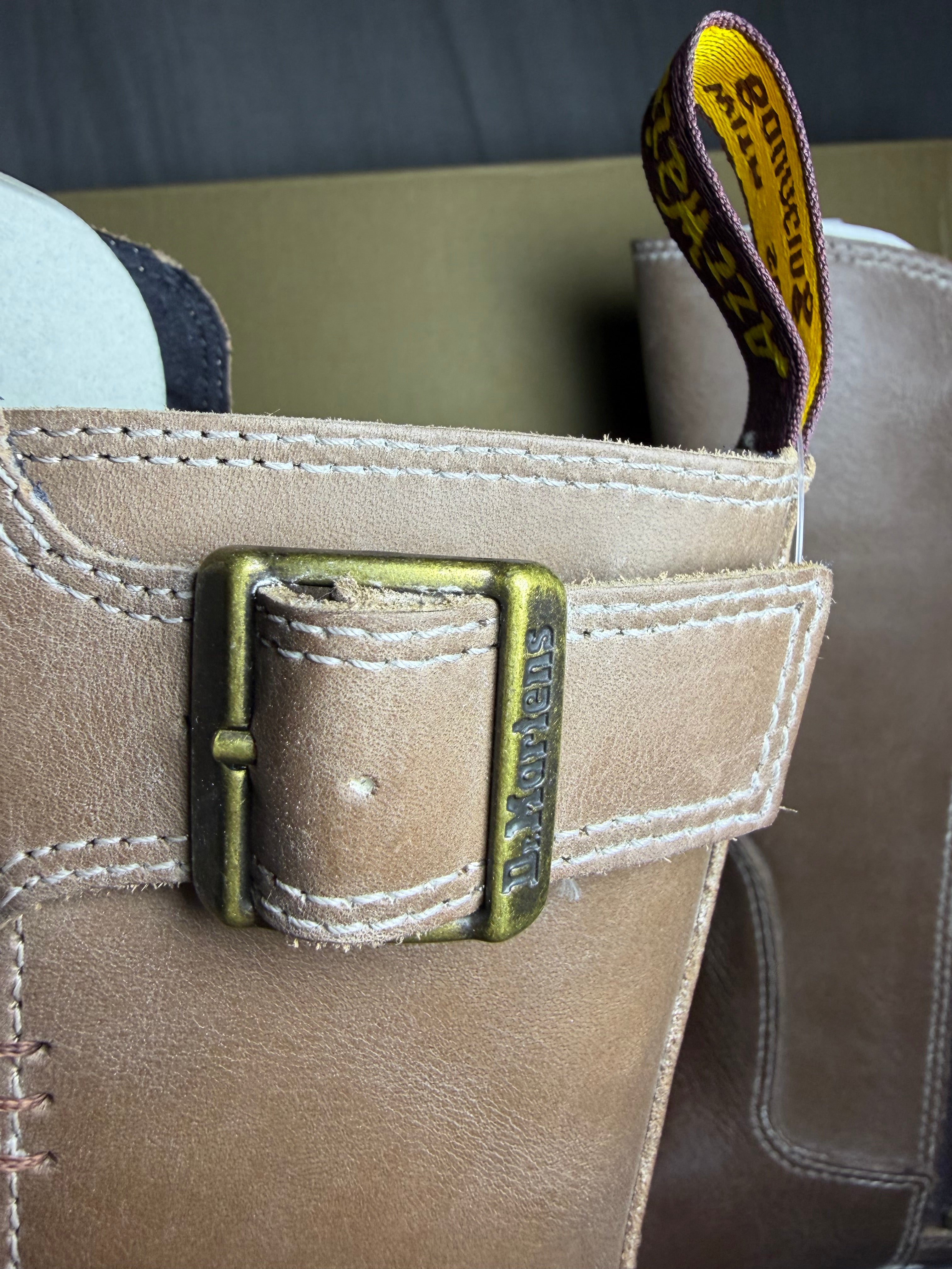 Dr. Martens Vaux Mid Brown Lux Leather Boots
EU 37 - New in Box