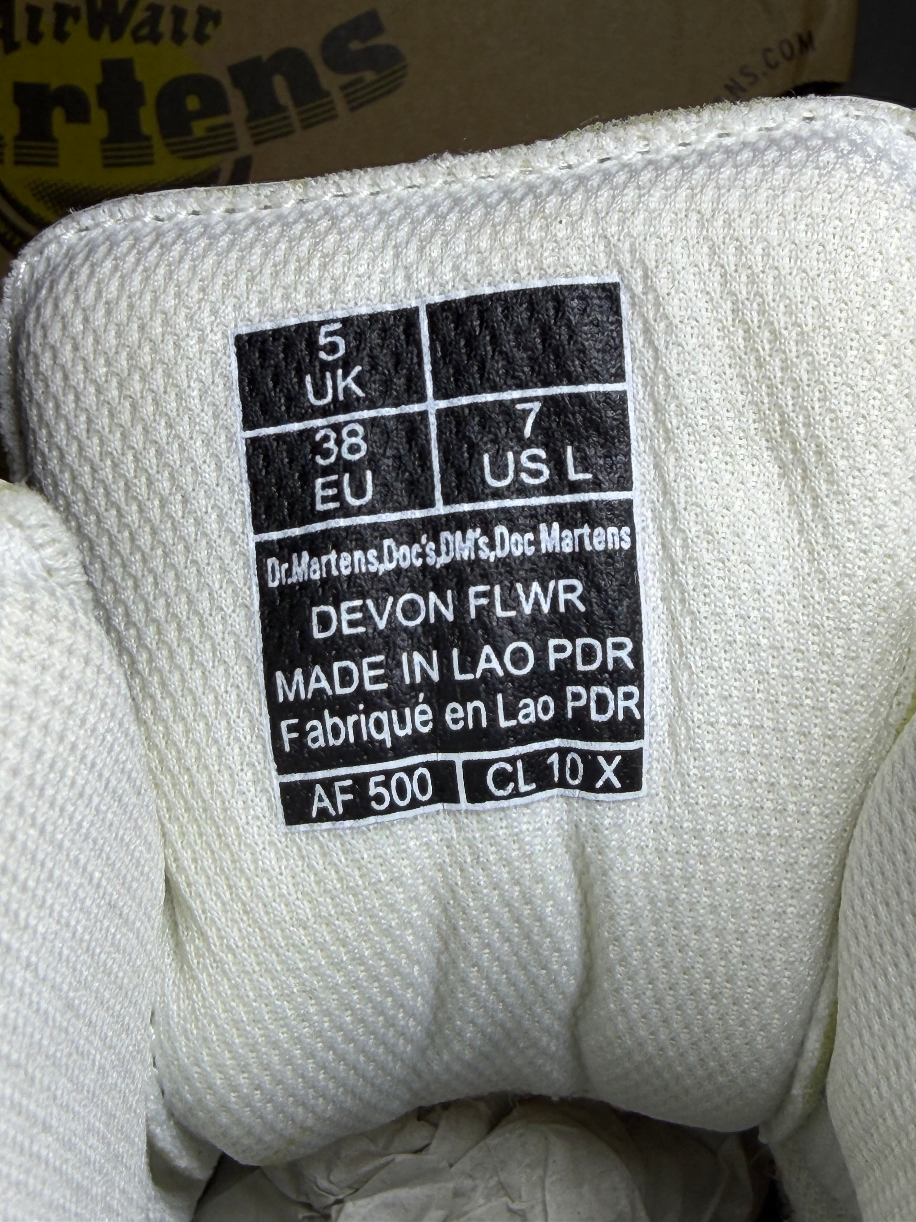 Dr. Martens Devon Flower White Pisa Leather
Platform Boots EU 38 - New in Box