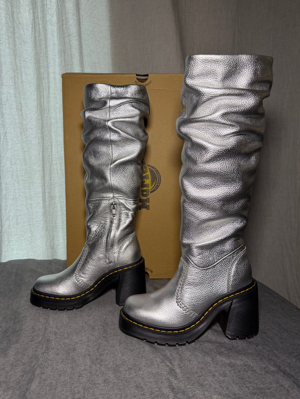 Dr. Martens Kasey Silver Metallic Slouch Heeled
Boots EU 36