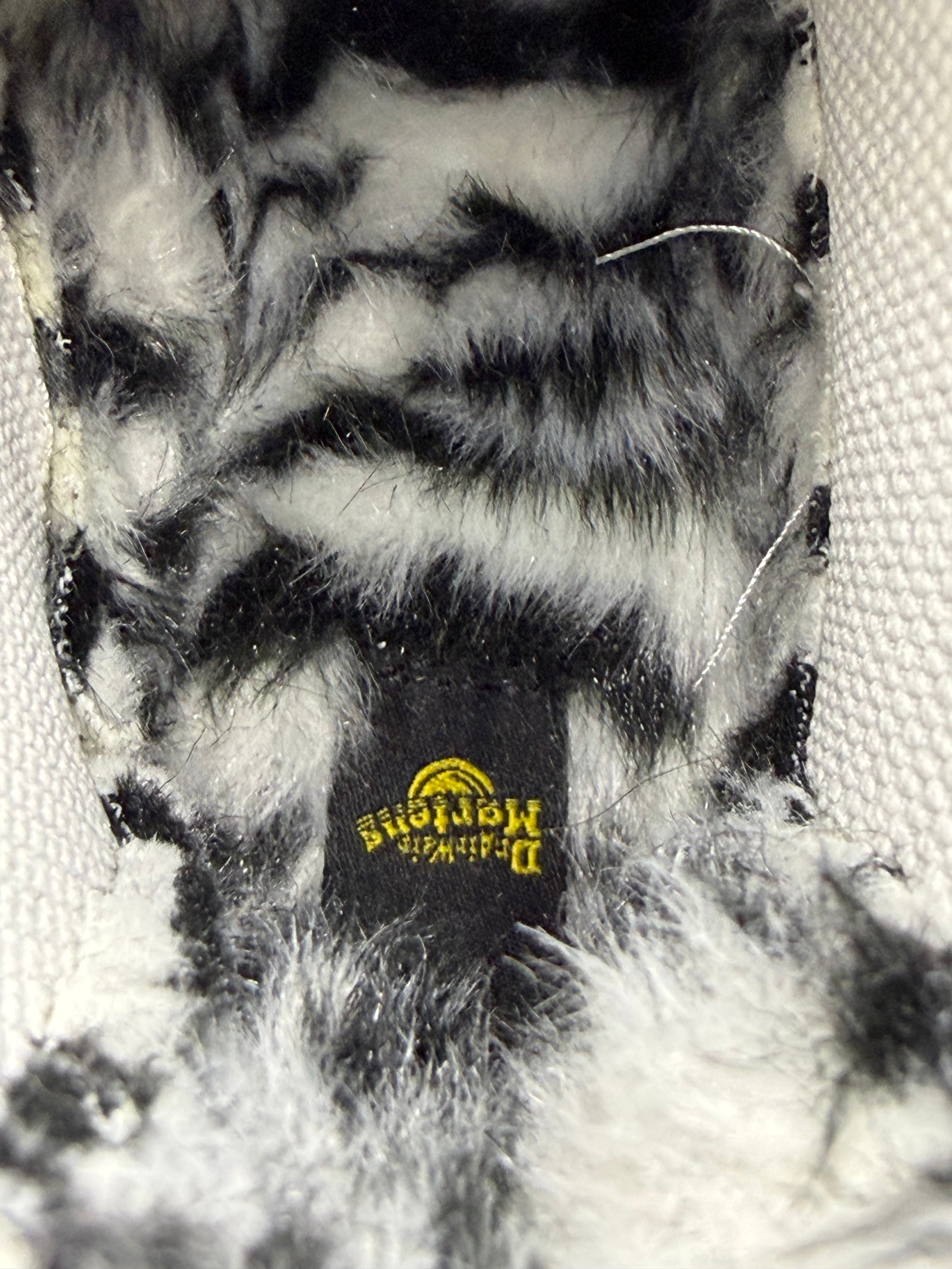 Dr. Martens 2976 Leonore Faux Fur Lined
Chelsea Boots White Zebra EU 37 UK 4 US Women 6