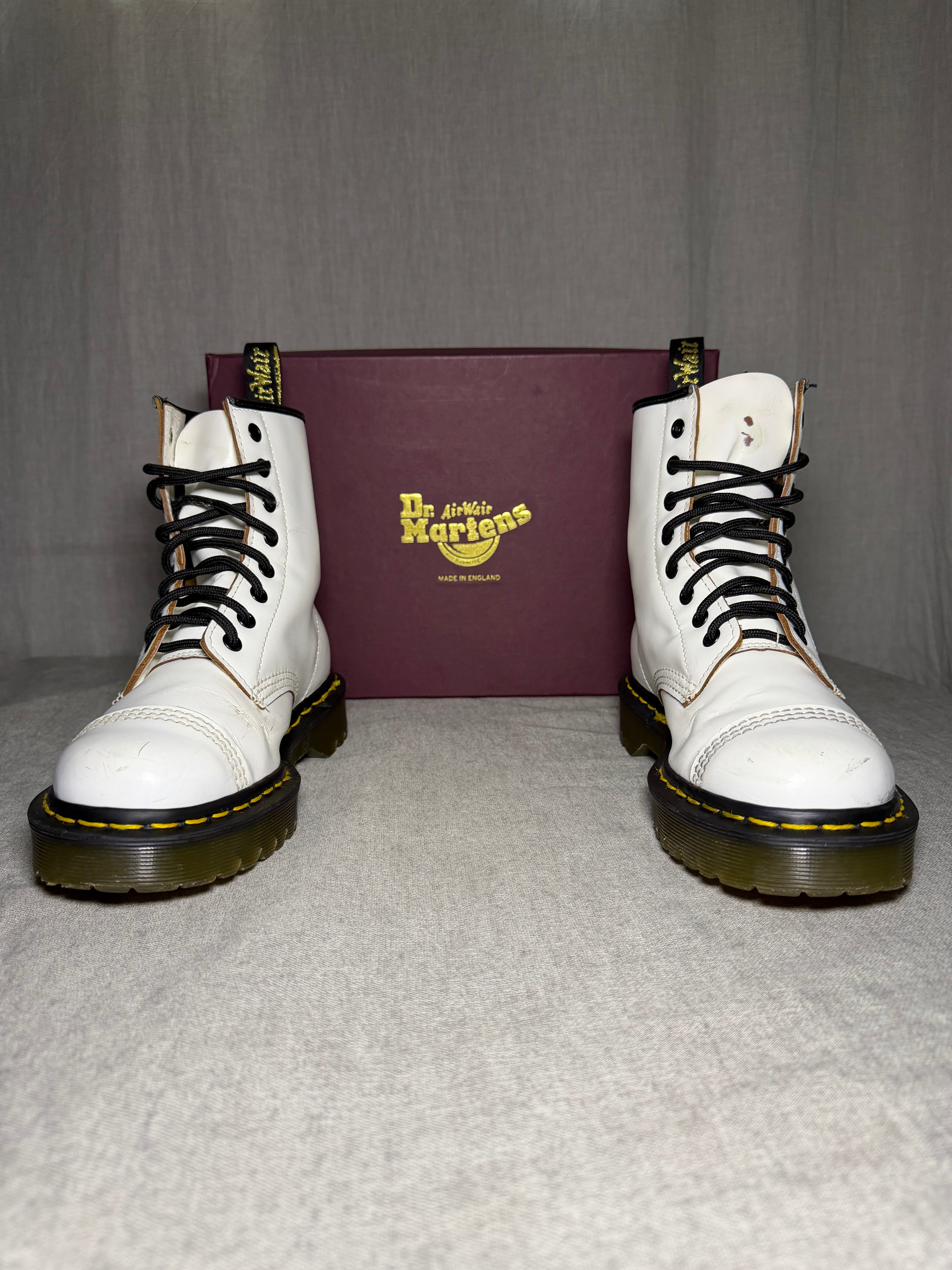 Dr. Martens 1460 Toe Cap Bex Made in England
EU 38 - Good Condition with original packaging
