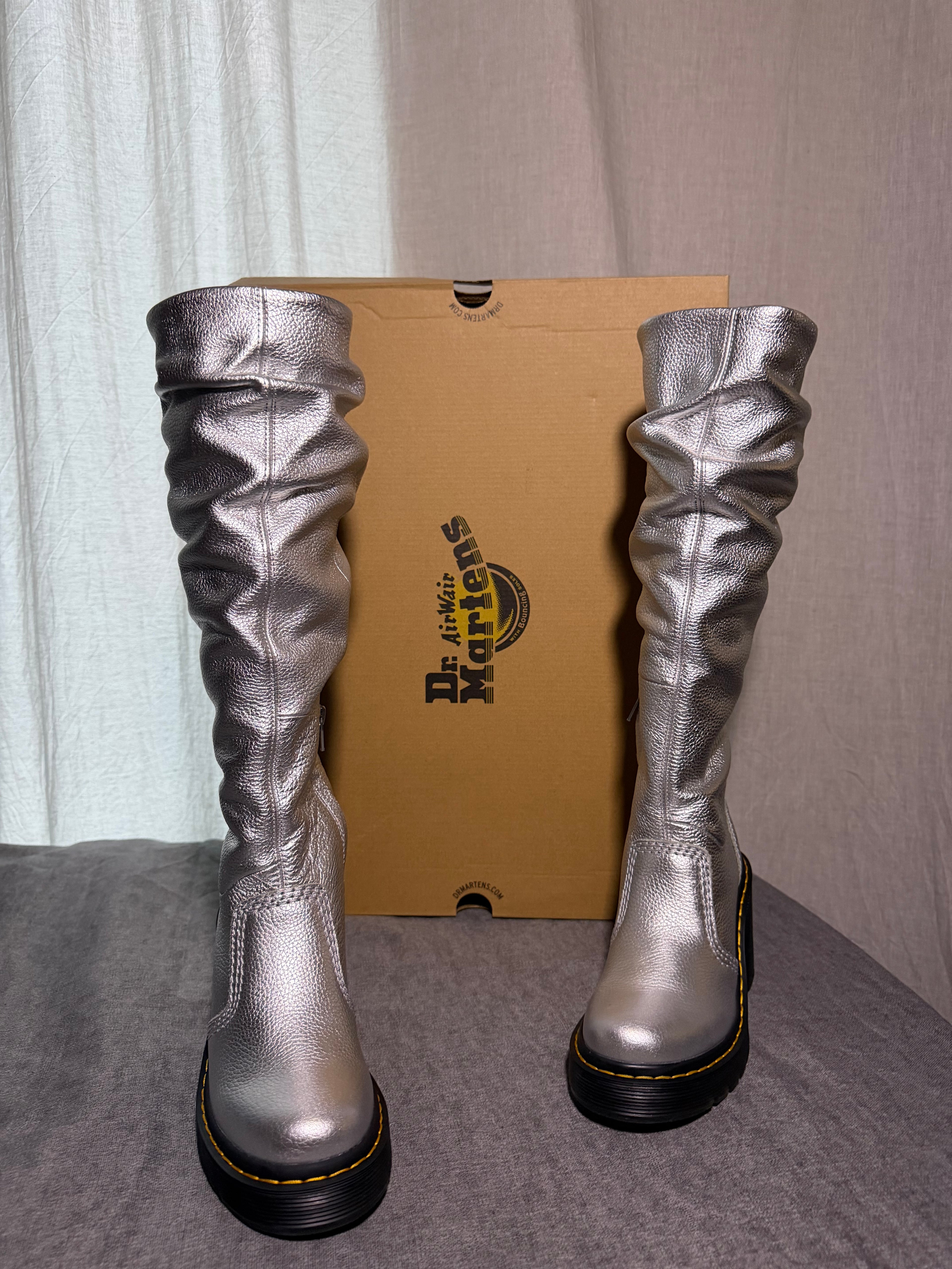 Dr. Martens Kasey Silver Metallic Slouch Heeled
Boots EU 36